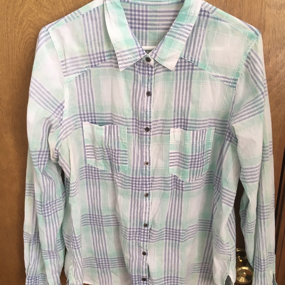 Light weight super cute plaid long sleeve shirt
